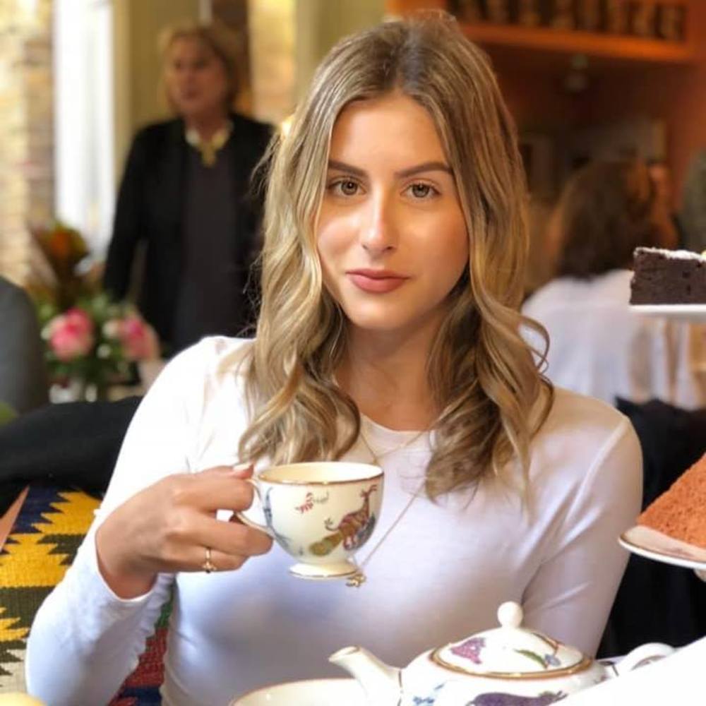 Meet your Posher, Alexandra